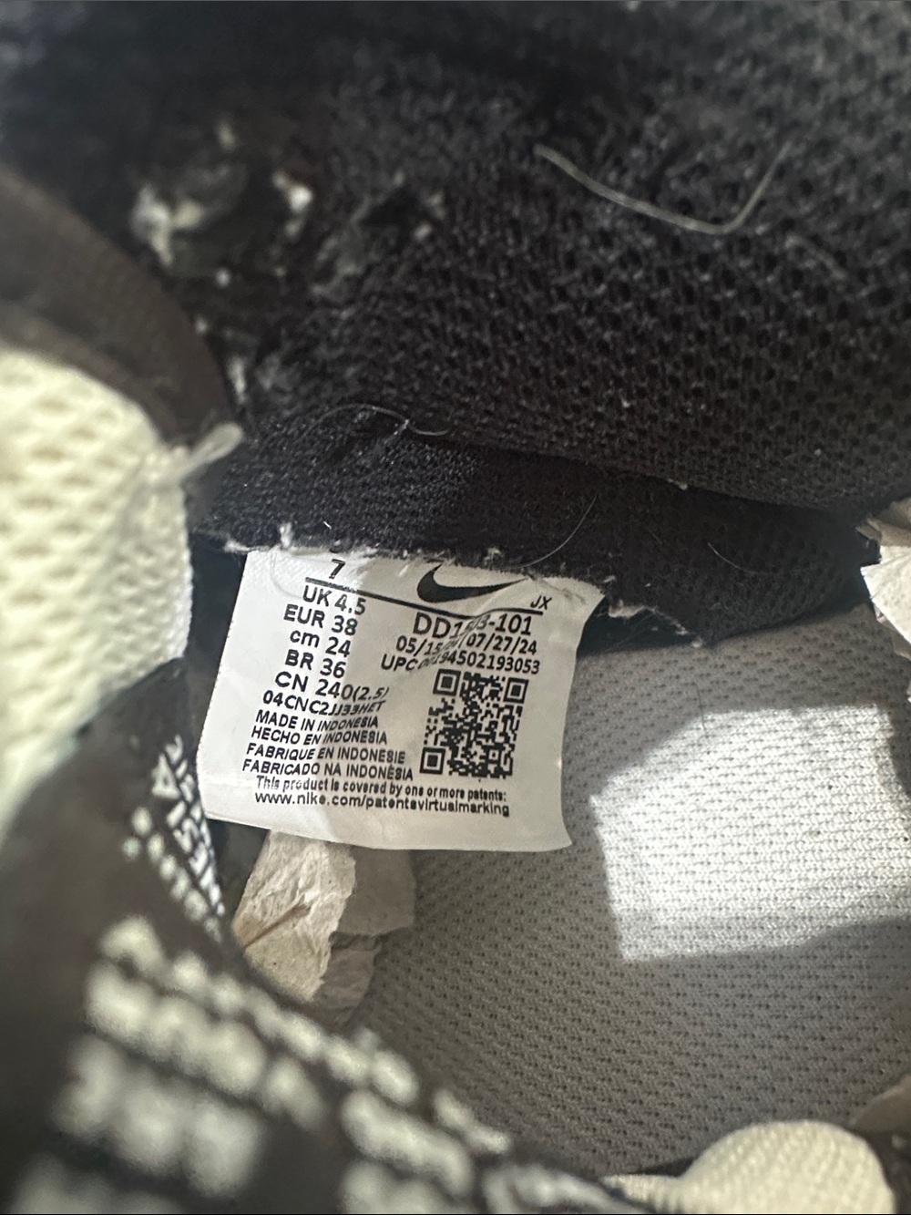 Nike Dunk Pandas Black and White Low-Top Sneakers - Picture 7 of 7